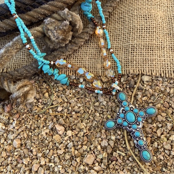 Jewelry - Faux Turquoise Western Beaded Necklace
